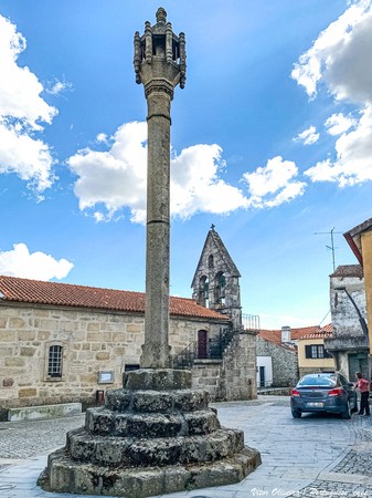 Pelourinho de Algodres - Portugal (52094653442).jpg