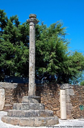 Pelourinho de Horta do Douro - Portugal (51853989849).jpg