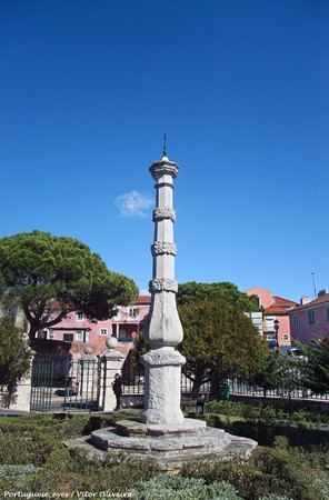 Pelourinho de Oeiras - Portugal (24281388667).jpg