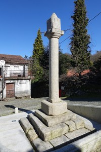 Pelourinho de Ruivães Vieira do Minho