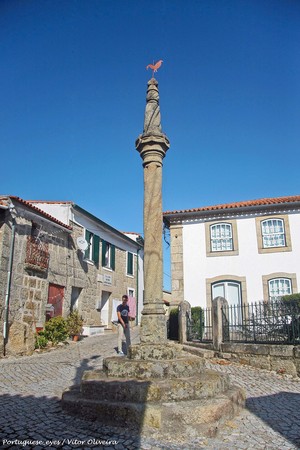 Pelourinho de São João de Areias - Portugal (48878658393).jpg