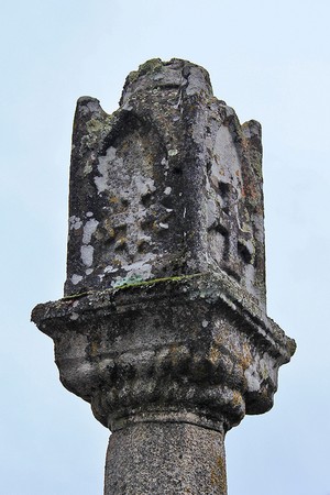 Pelourinho de São Martinho de Mouros.jpg