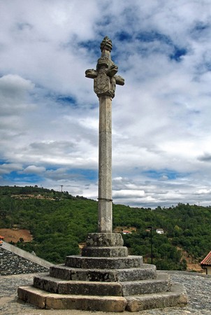 Pelourinho de Vinhais - Portugal (37479048036).jpg