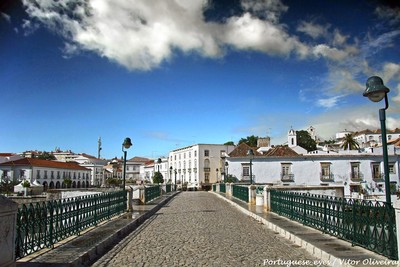 Ponte antiga sobre o Rio Gilão
