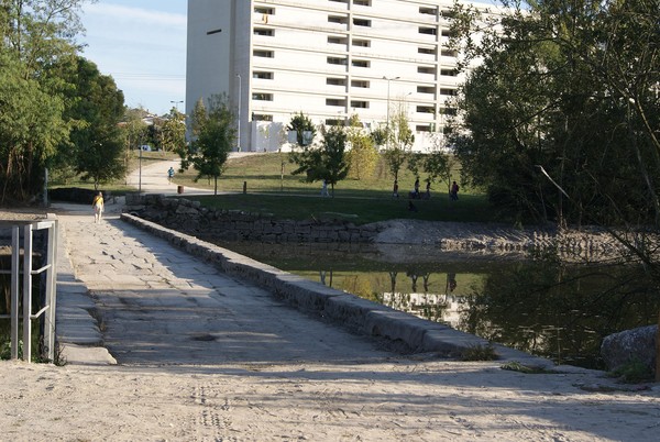 Ponte do Rio Ave ou Ponte das Taipas (1).jpg