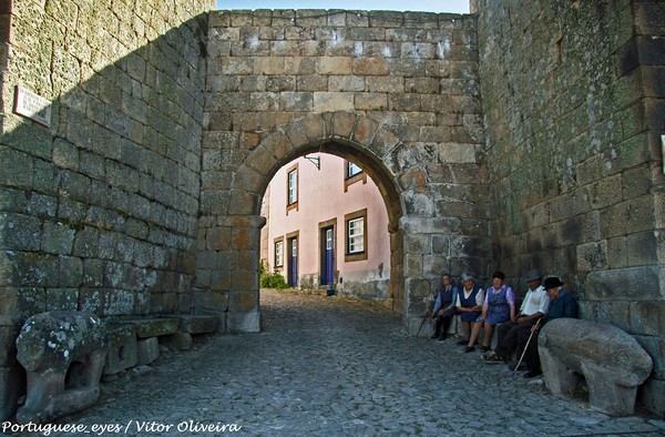 Porta dos Berrões - Castelo Mendo - Portugal (13505879255).jpg