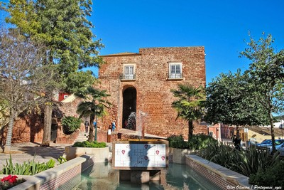 Muralhas e Porta da Almedina