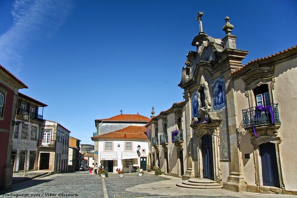 Praça da República - São João da Pesqueira - Portugal (24982717741).jpg