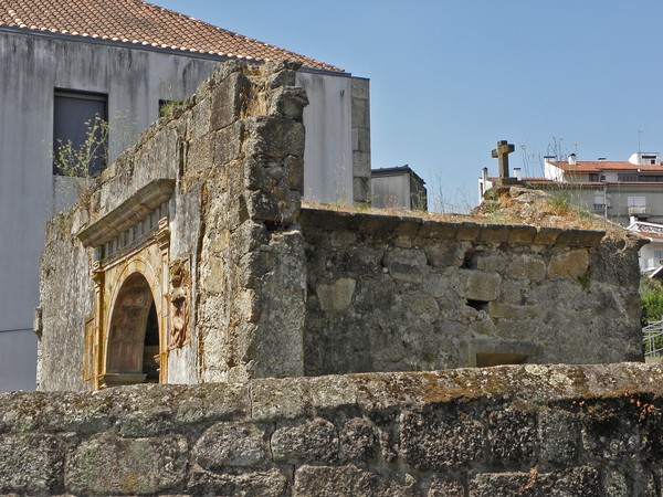 RUÍNAS DO CONVENTO DE SANTA CLARA, Amarante (4963491943).jpg