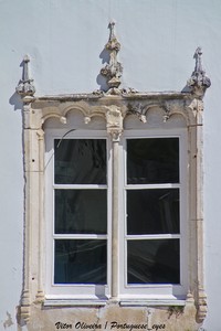 Janela manuelina  de uma casa da Praça Sá da Bandeira