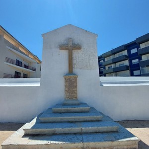 Cruzeiro de pedra junto ao Hospital da Santa Casa da Misericórdia
