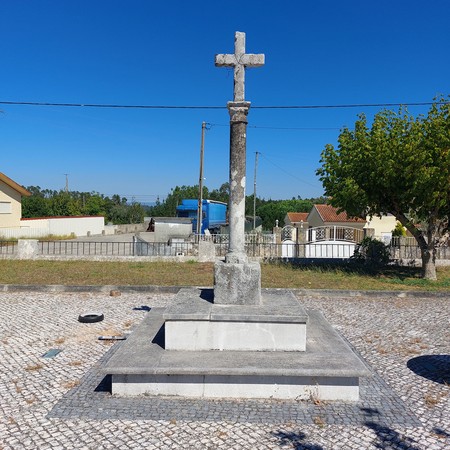 Vista próxima para este do Cruzeiro de Gatões, em Montemor-o-Velho 09.jpg