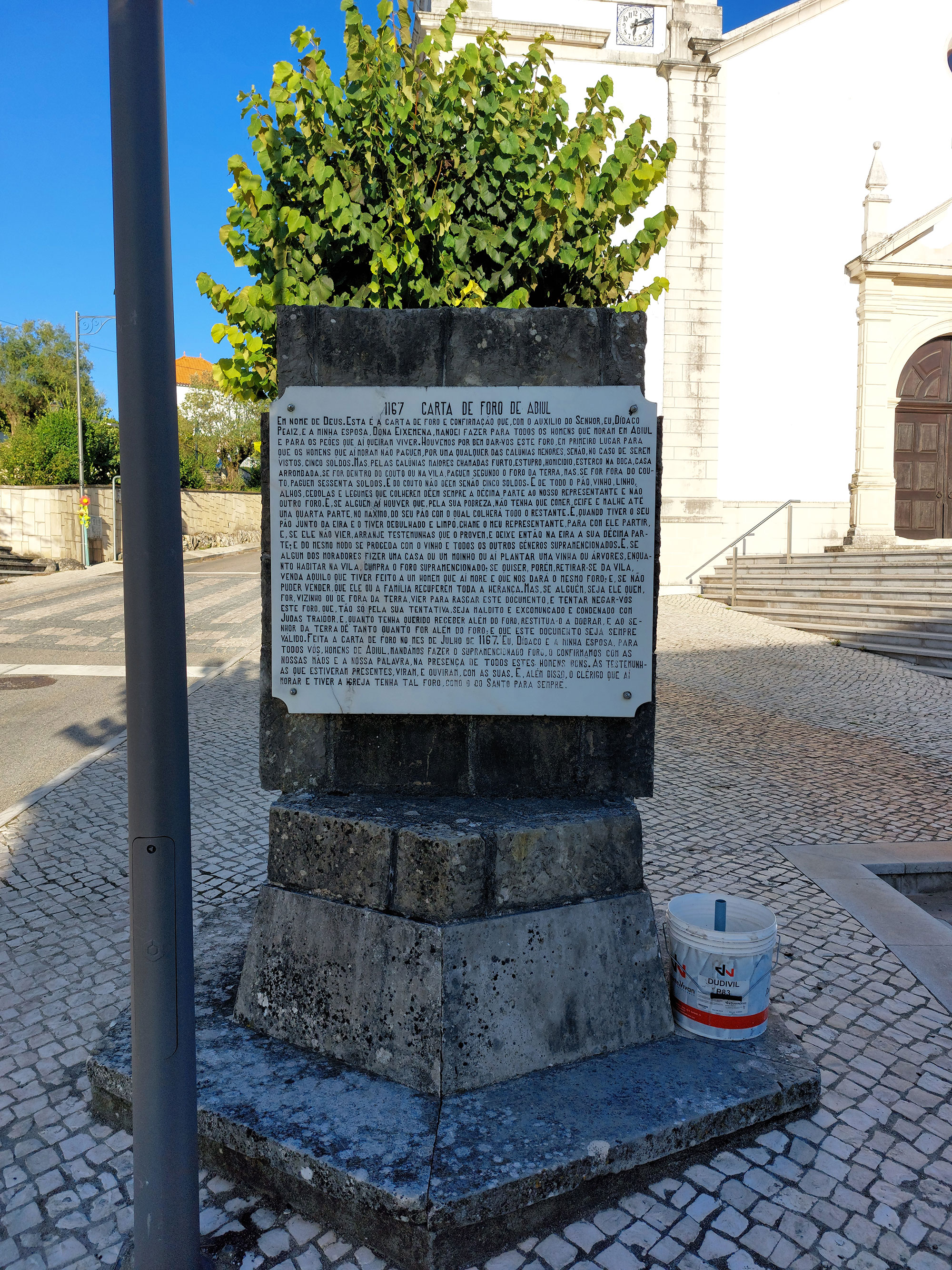 Carta do foro de Abiul junto da Igreja de Nossa Senhora das Neves.jpg
