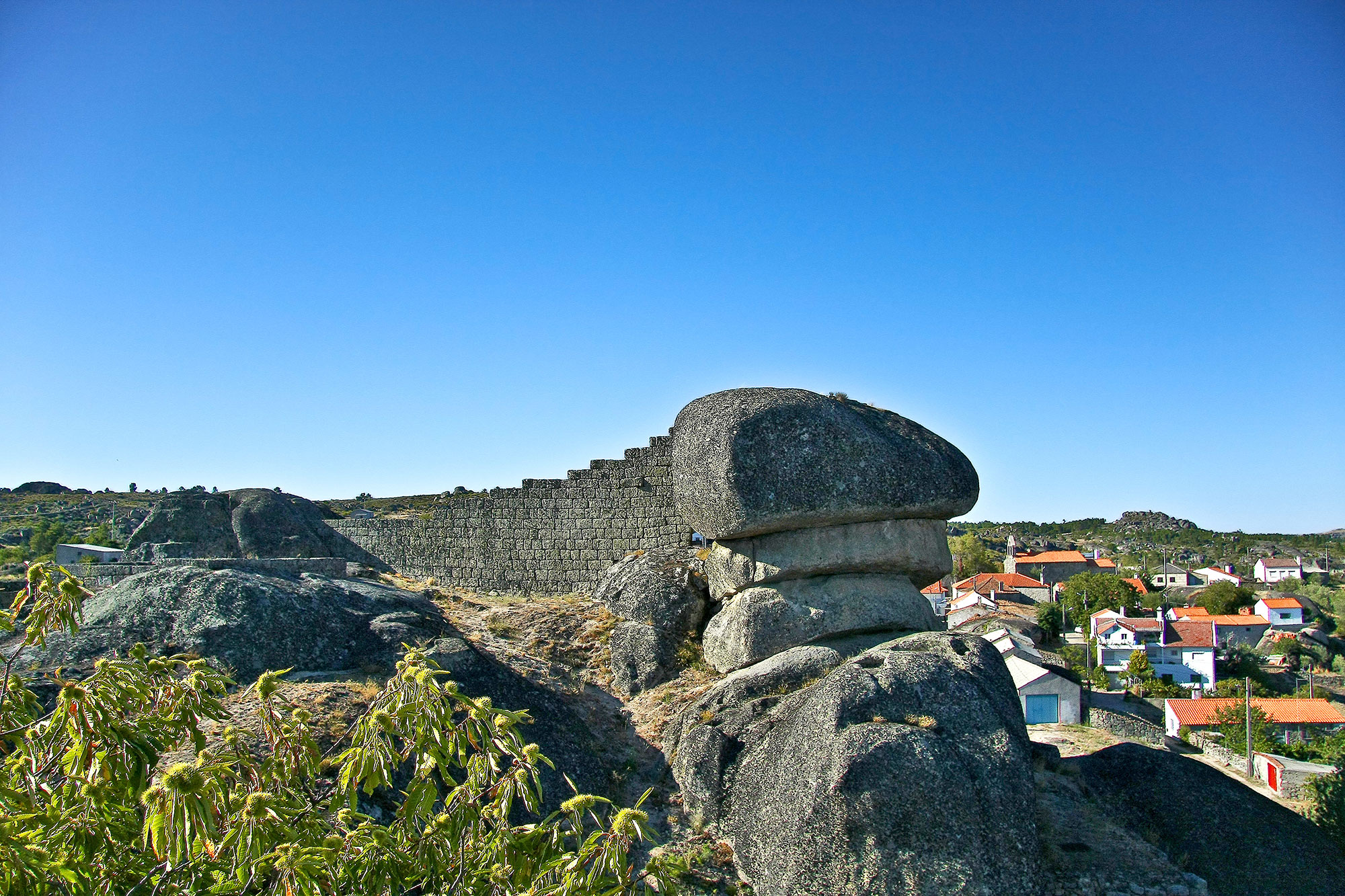 Castelo de Moreira de Rei - Portugal (4117541656).jpg