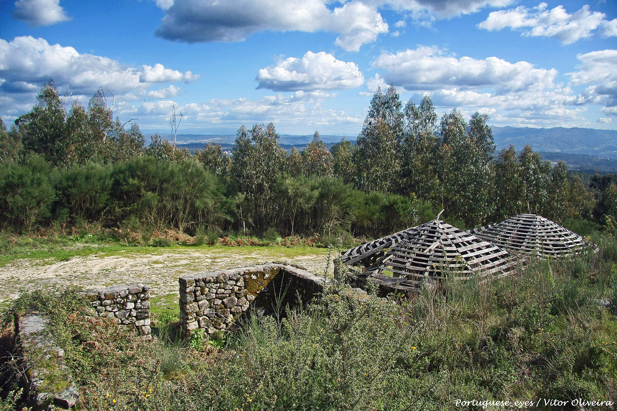Castro da Cárcoda - Portugal (27860530266).jpg