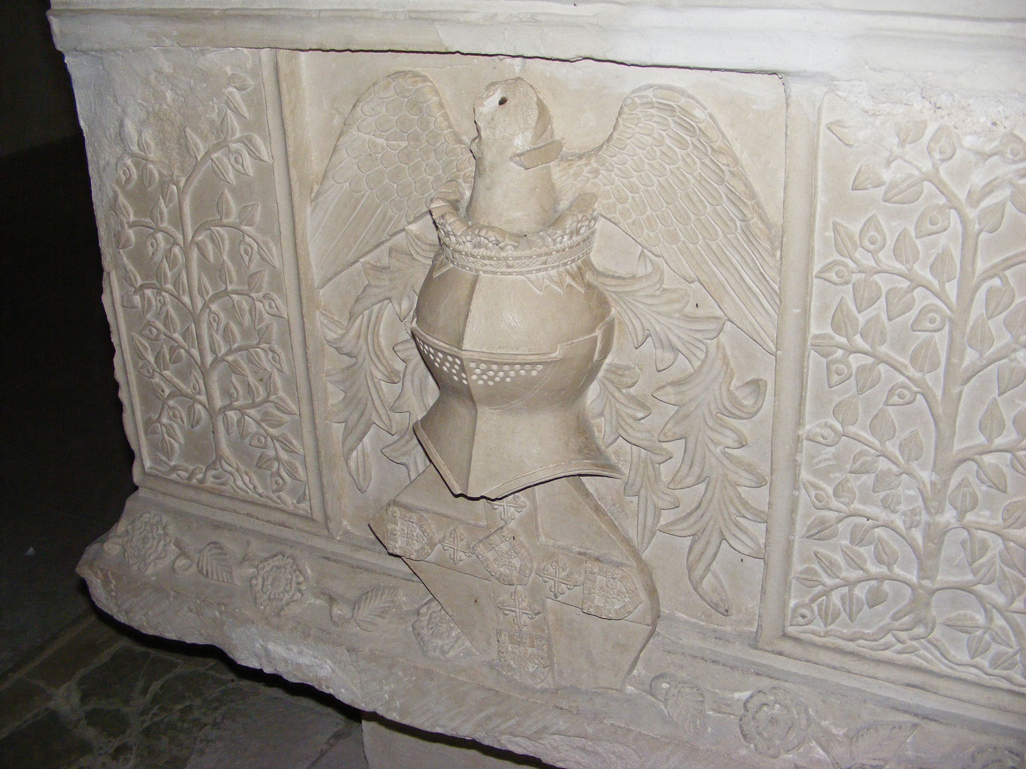 Detalhe do Túmulo do Marquês de Valença na Igreja Matriz de Ourém (2).jpg