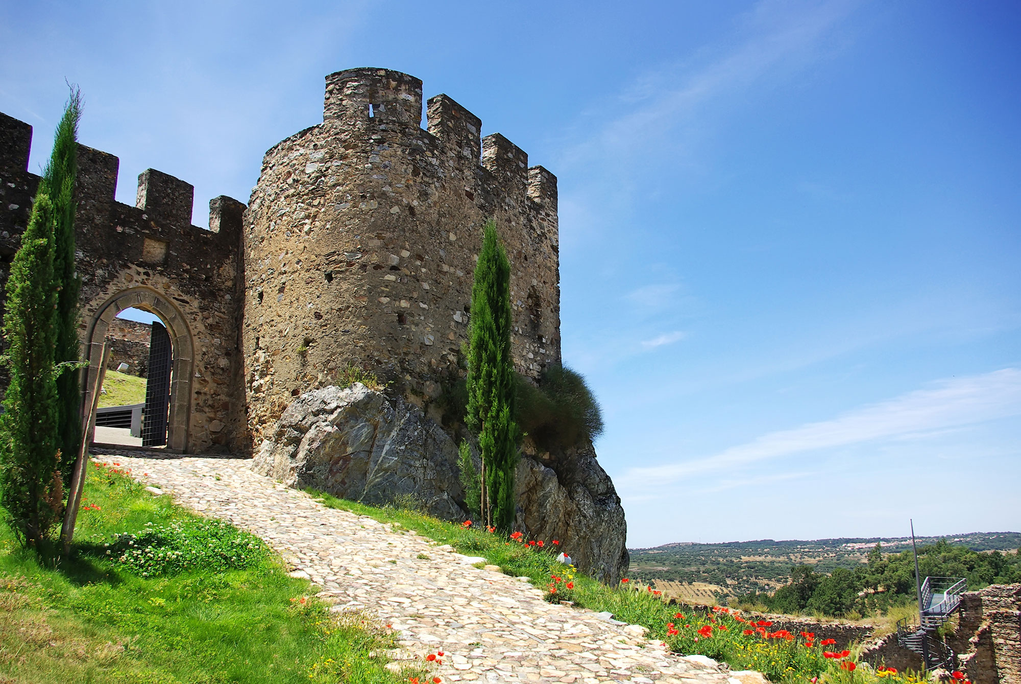 Entrada do castelo de Alegrete, Portalegre.jpg