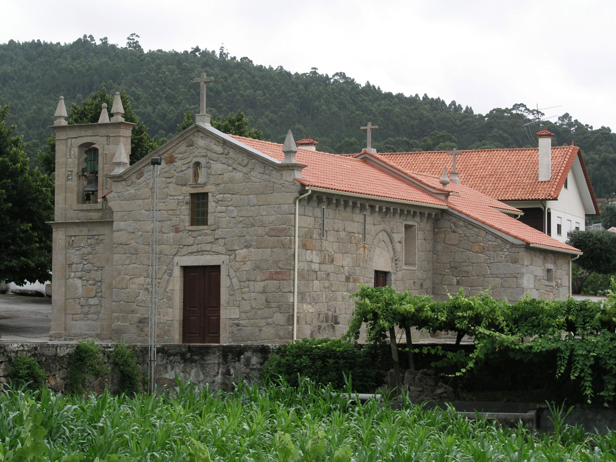 Friastelas Igreja de Sao Martinho de Friastelas-View2.jpg