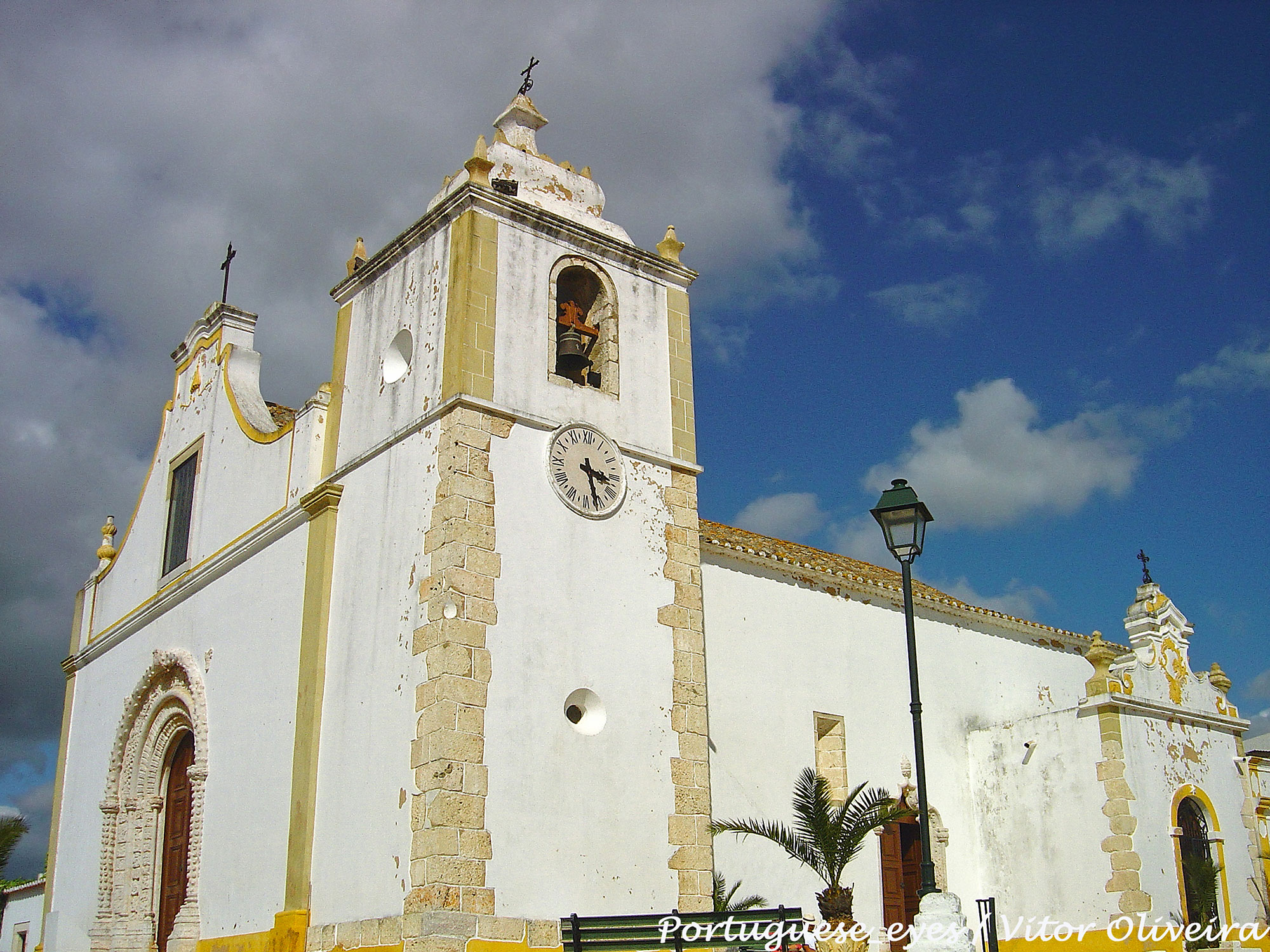 Igreja Matriz de Alvor - Portugal (12417873853).jpg