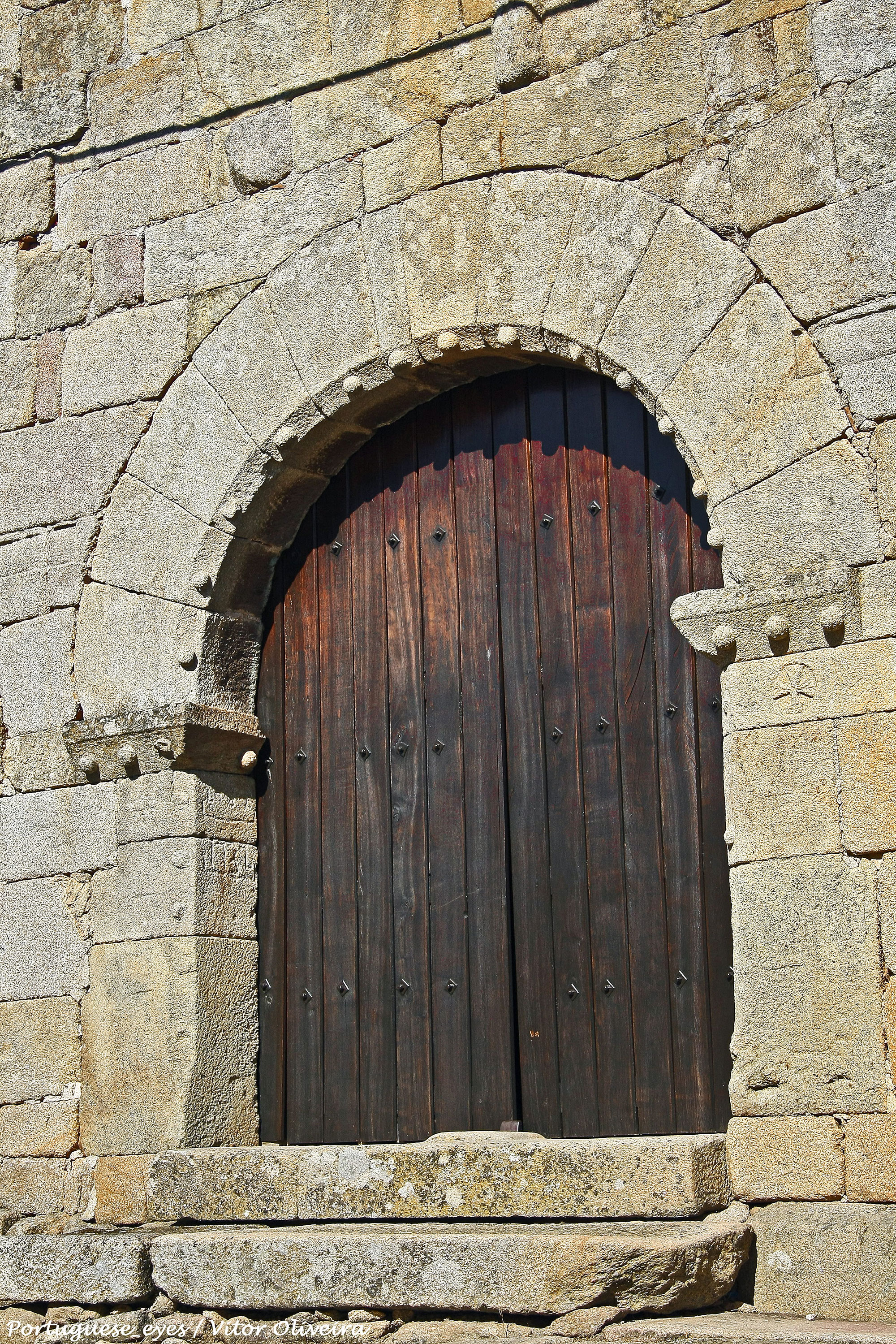 Igreja de Fonte Arcada - Portugal (21565021708).jpg
