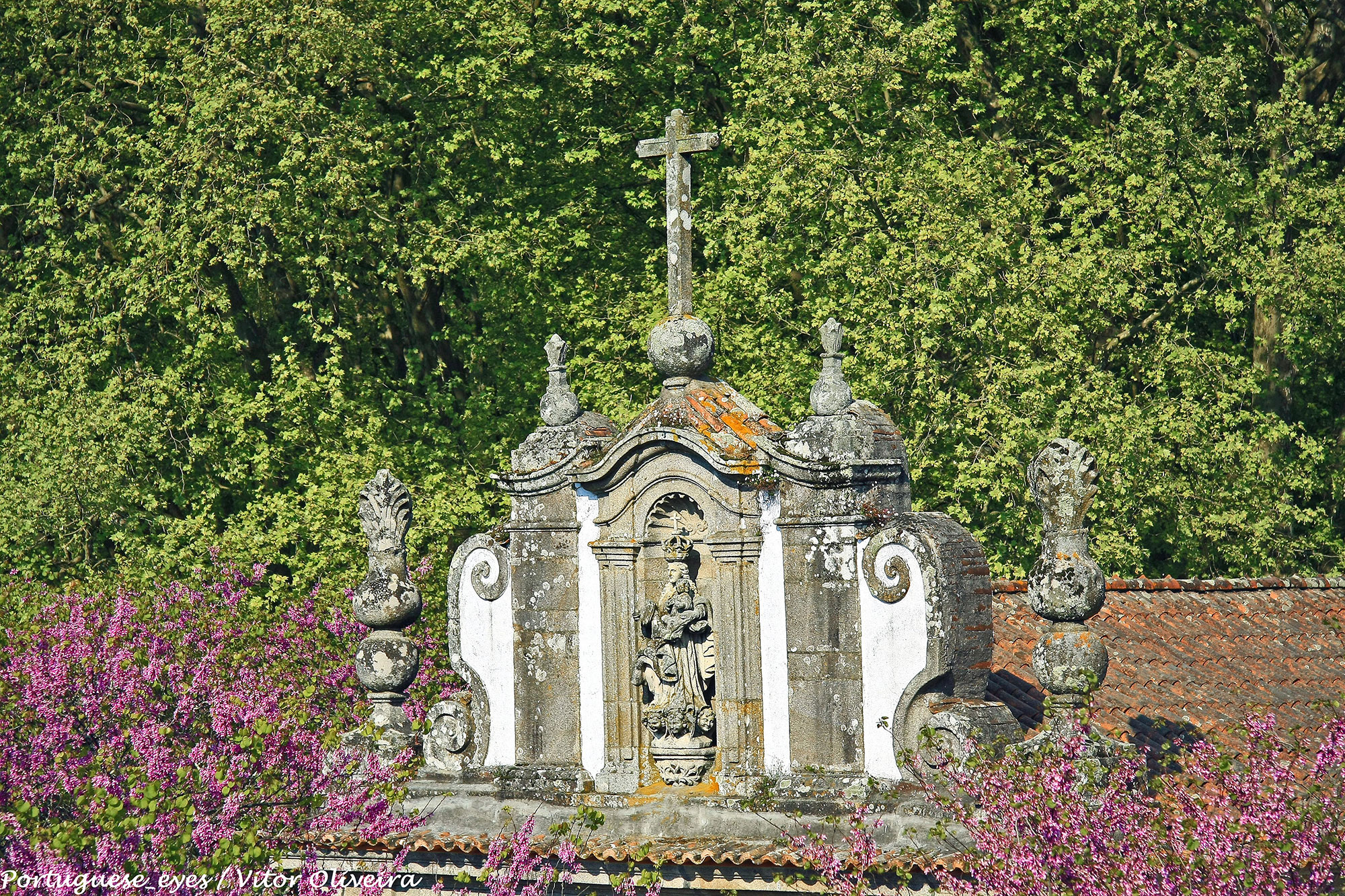 Igreja de Nossa Senhora da Guia - Ponte de Lima - Portugal (14430053362).jpg