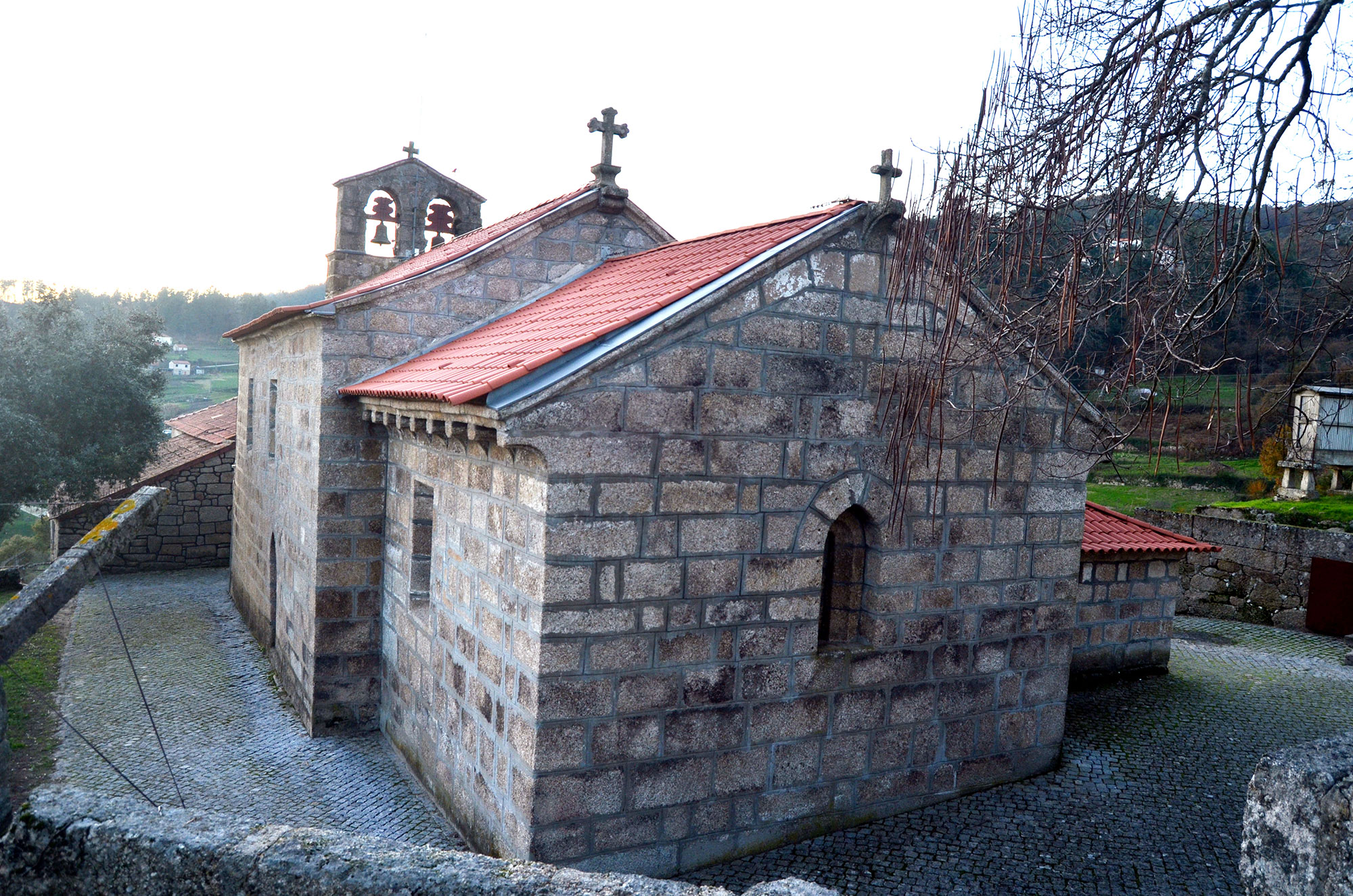 Igreja de São Tiago de Valadares I (50140866637).jpg