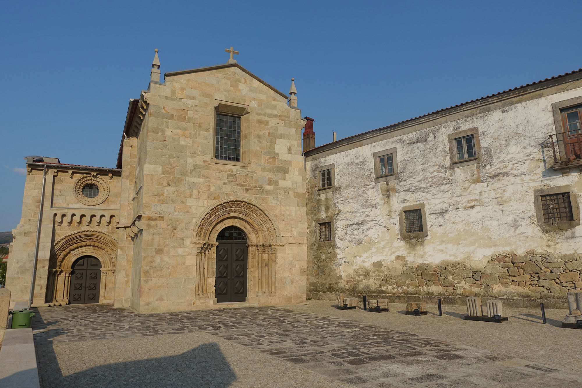 Igreja e Convento de Paderne 21.jpg