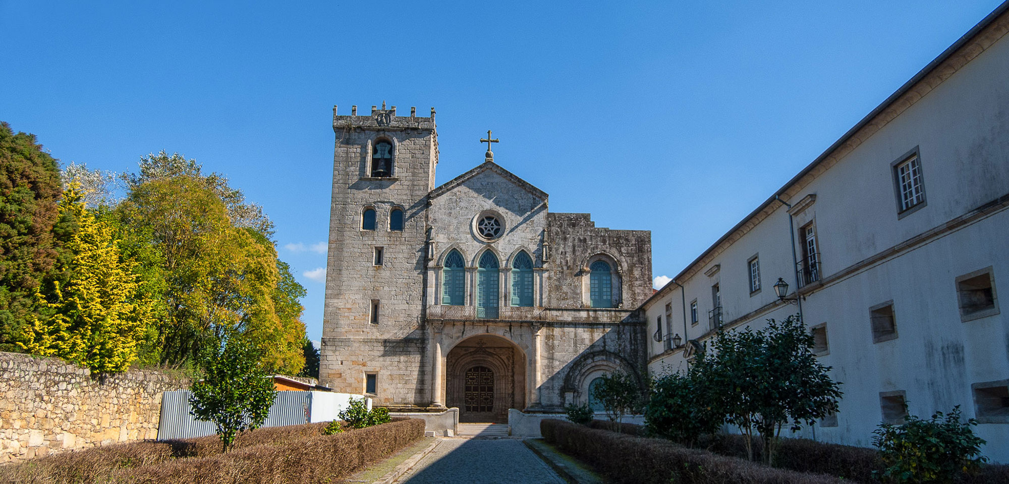 Monasterio de Vilar de Frades, Barcelos (16696294590).jpg