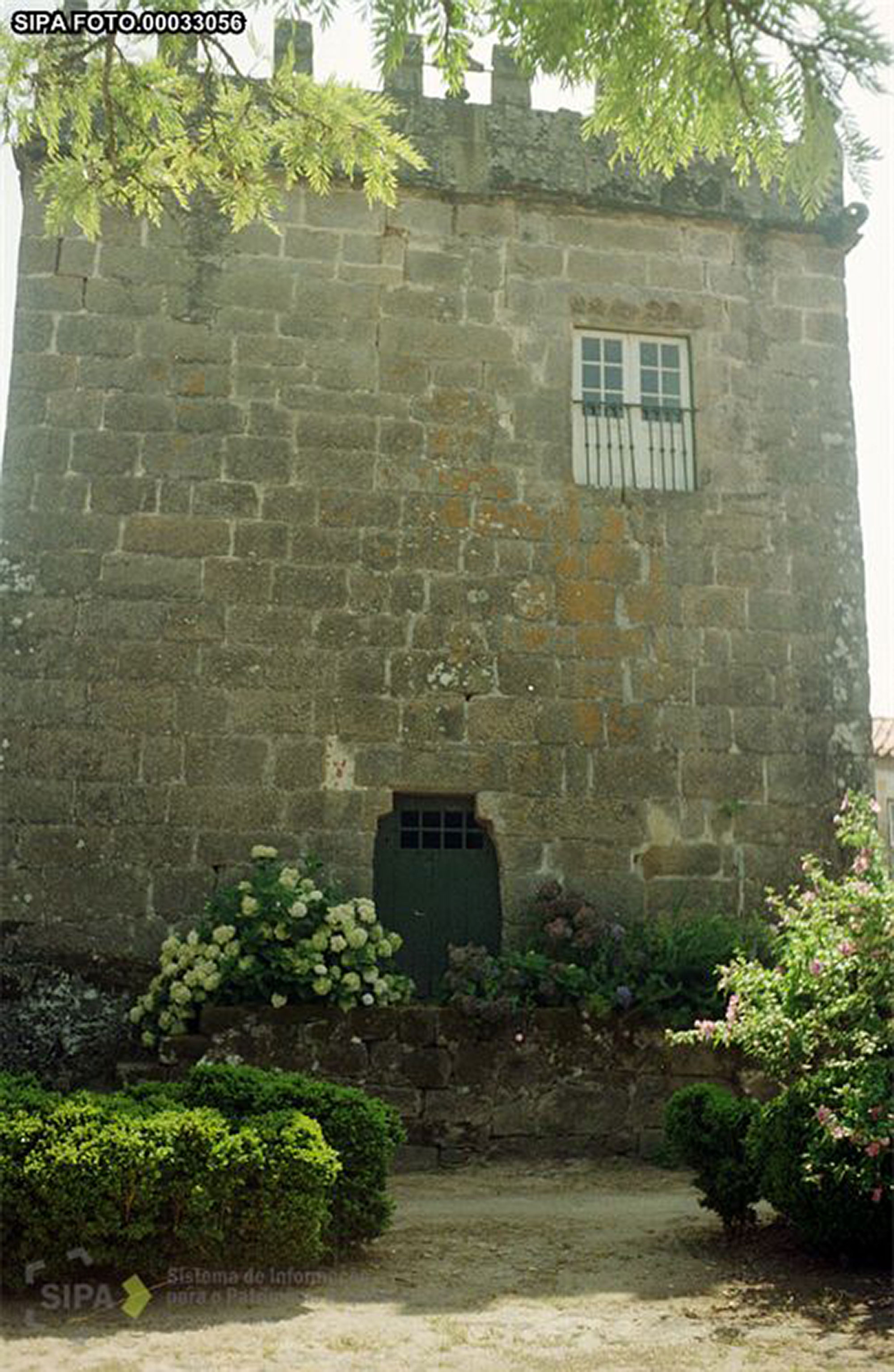 Torre da Honra de Barbosa.jpg
